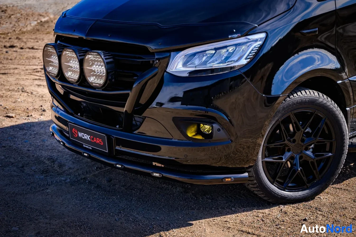 Musta Mercedes-Benz Sprinter 2026, edestä, kuva 4