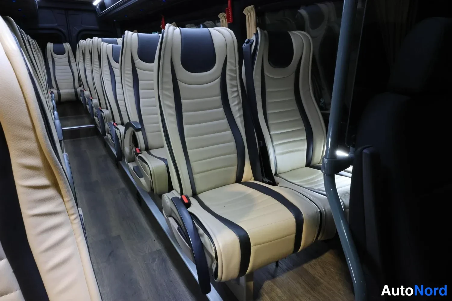 Musta Mercedes-Benz Sprinter 519 CDI 2024, takaistuimet, kuva 18