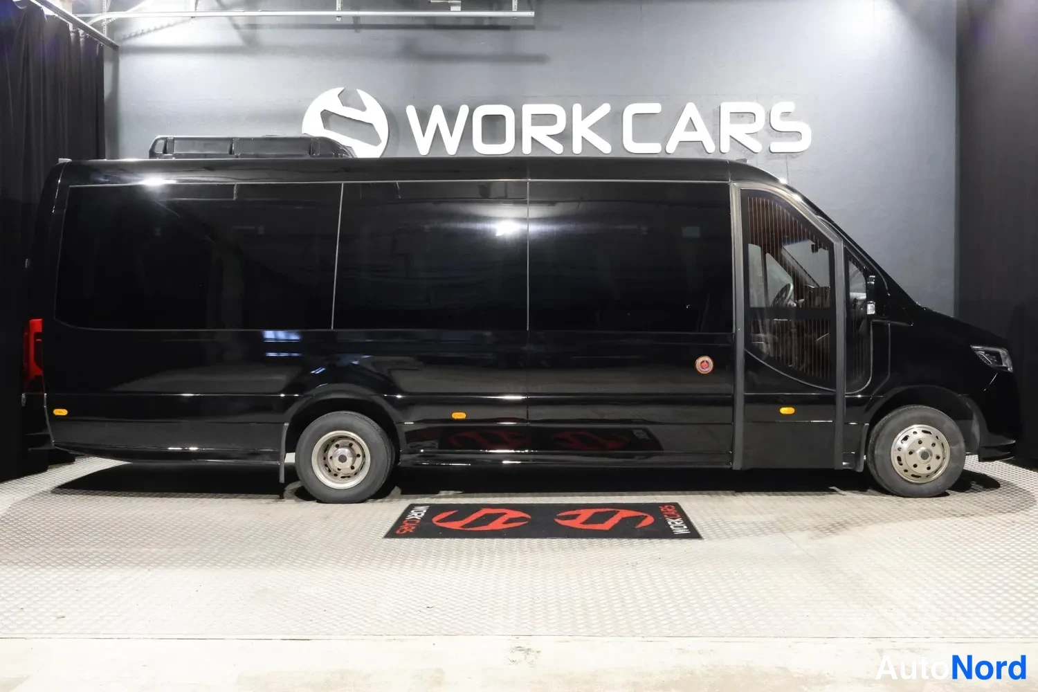 Musta Mercedes-Benz Sprinter 519 CDI 2024, takaviisto, kuva 7