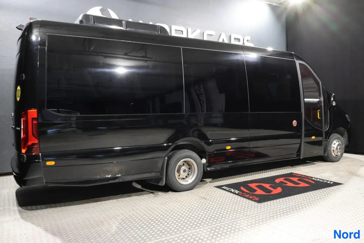 Musta Mercedes-Benz Sprinter 519 CDI 2024, takaviisto, kuva 9
