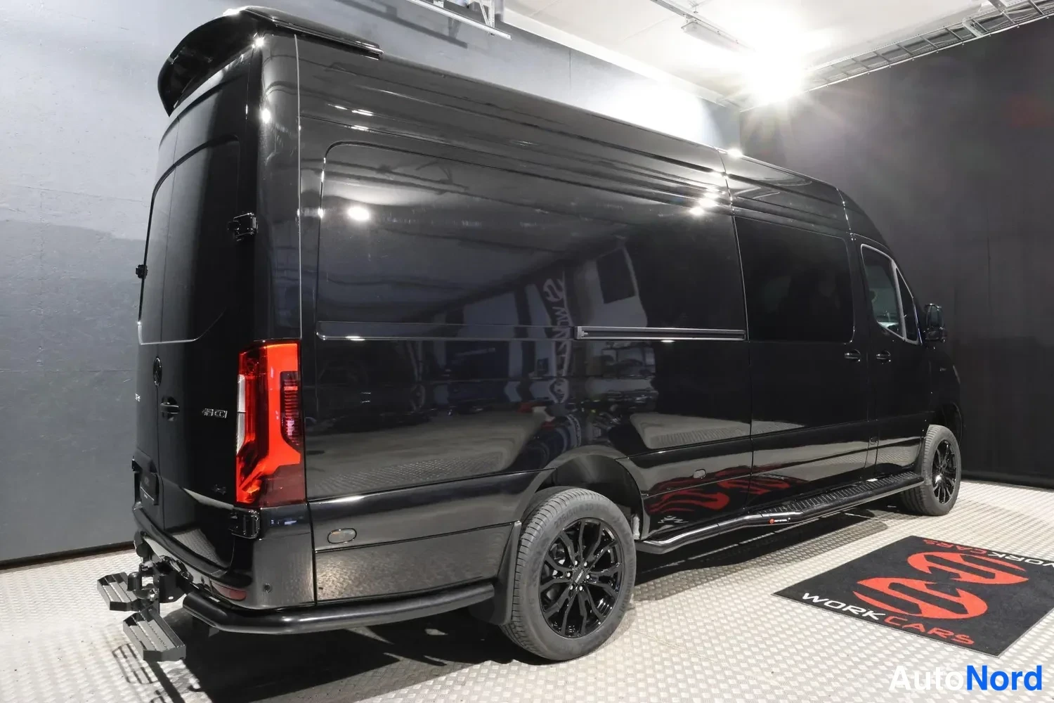 Musta Mercedes-Benz Sprinter 319 CDI 2026, takaviisto, kuva 8