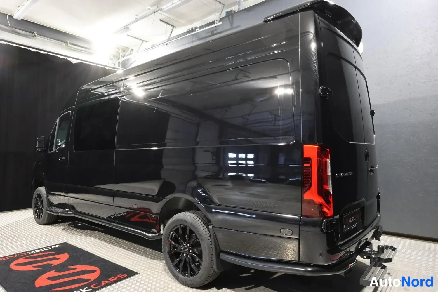 Musta Mercedes-Benz Sprinter 319 CDI 2026, takaviisto, kuva 9