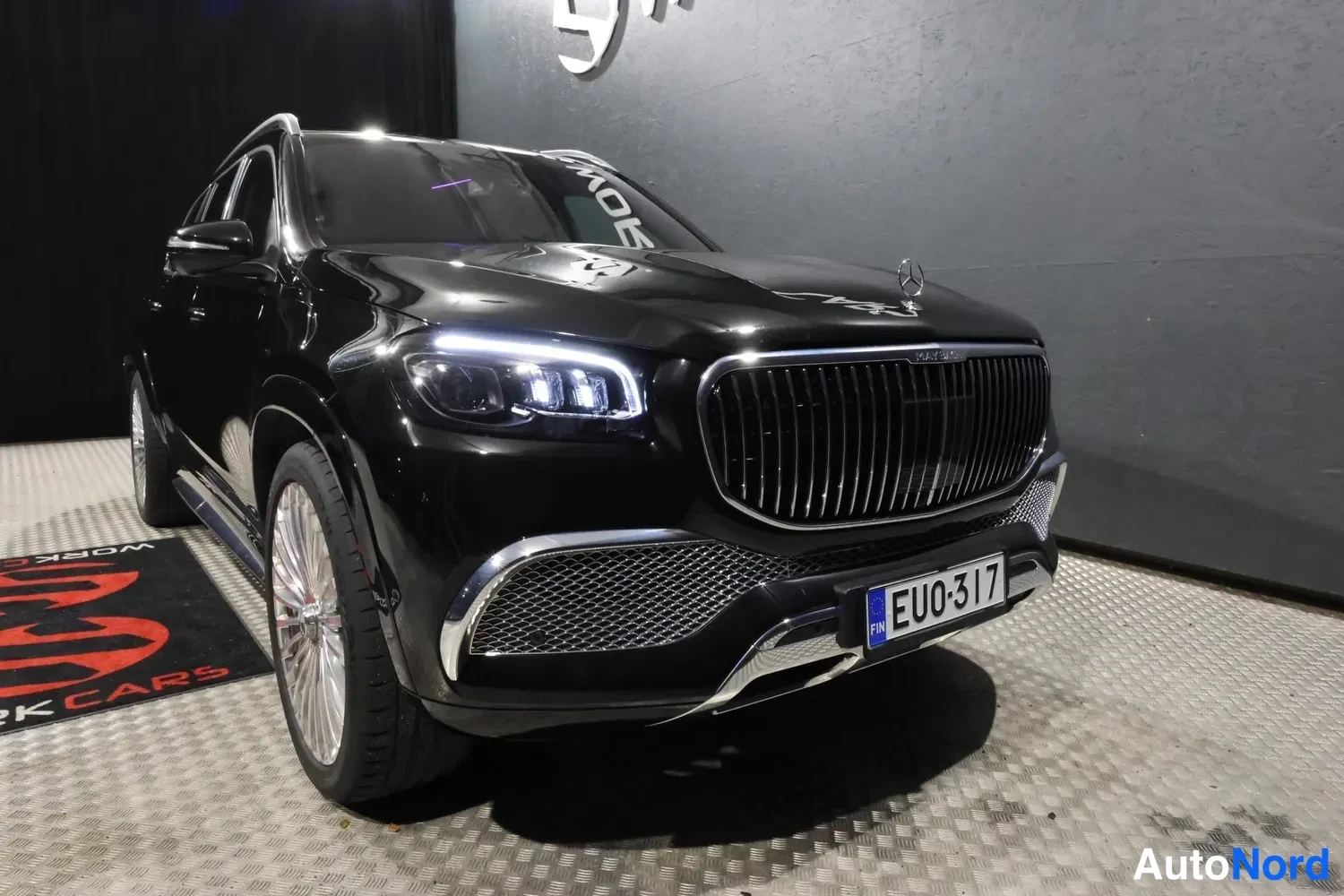 Musta Mercedes-Benz GLS 2023, etuviisto, keula oikealle, kuva 5