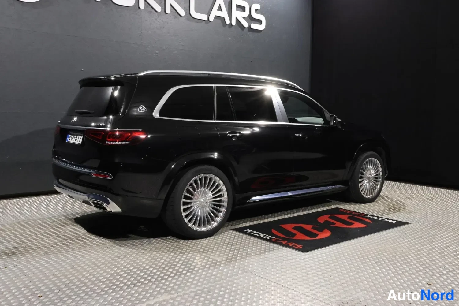 Musta Mercedes-Benz GLS 2023, takaviisto, kuva 9