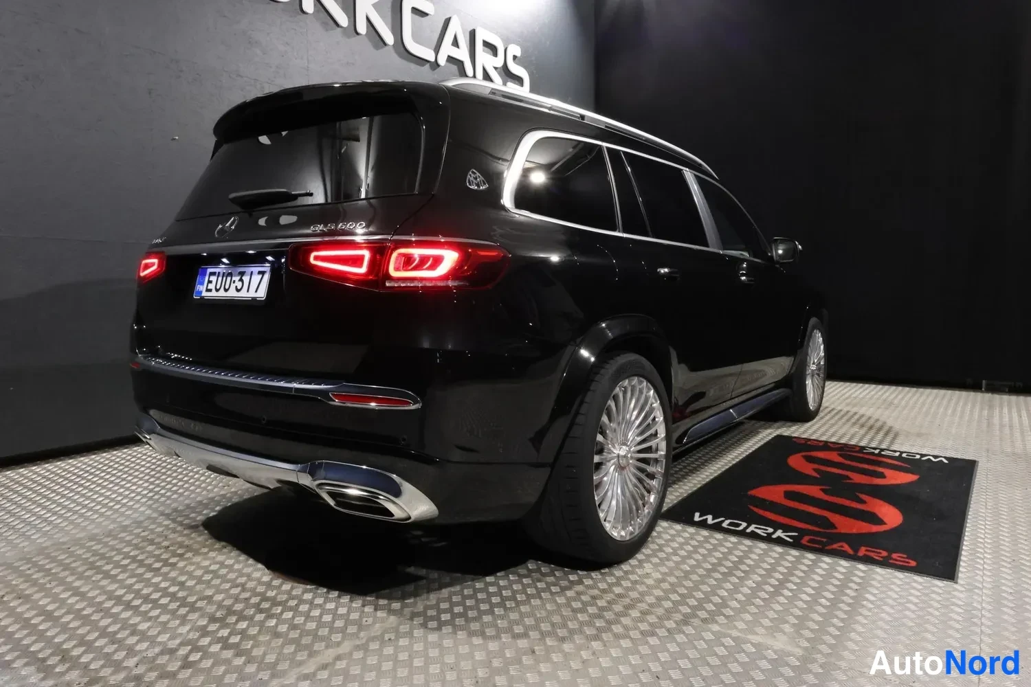 Musta Mercedes-Benz GLS 2023, takaviisto, kuva 11