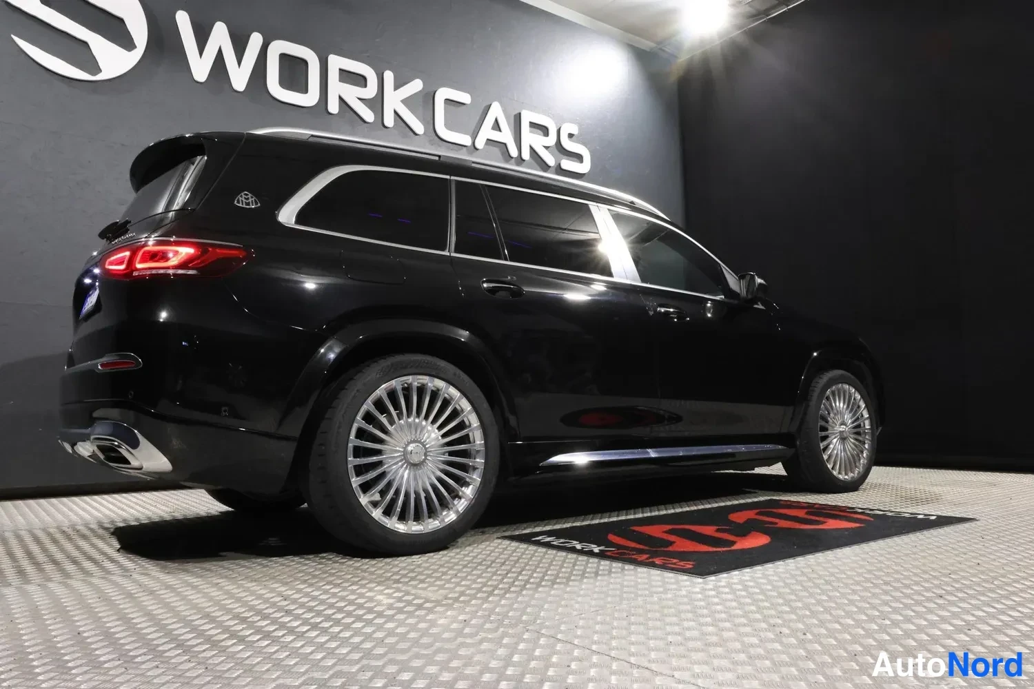 Musta Mercedes-Benz GLS 2023, takaviisto, kuva 12