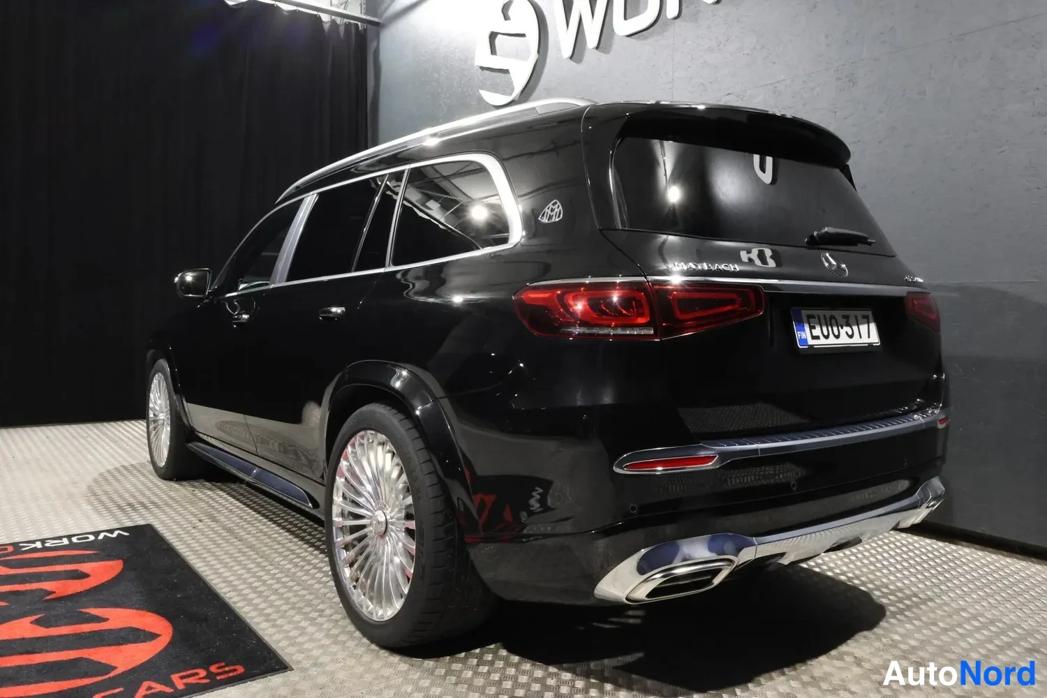 Musta Mercedes-Benz GLS 2023, takaviisto, kuva 13