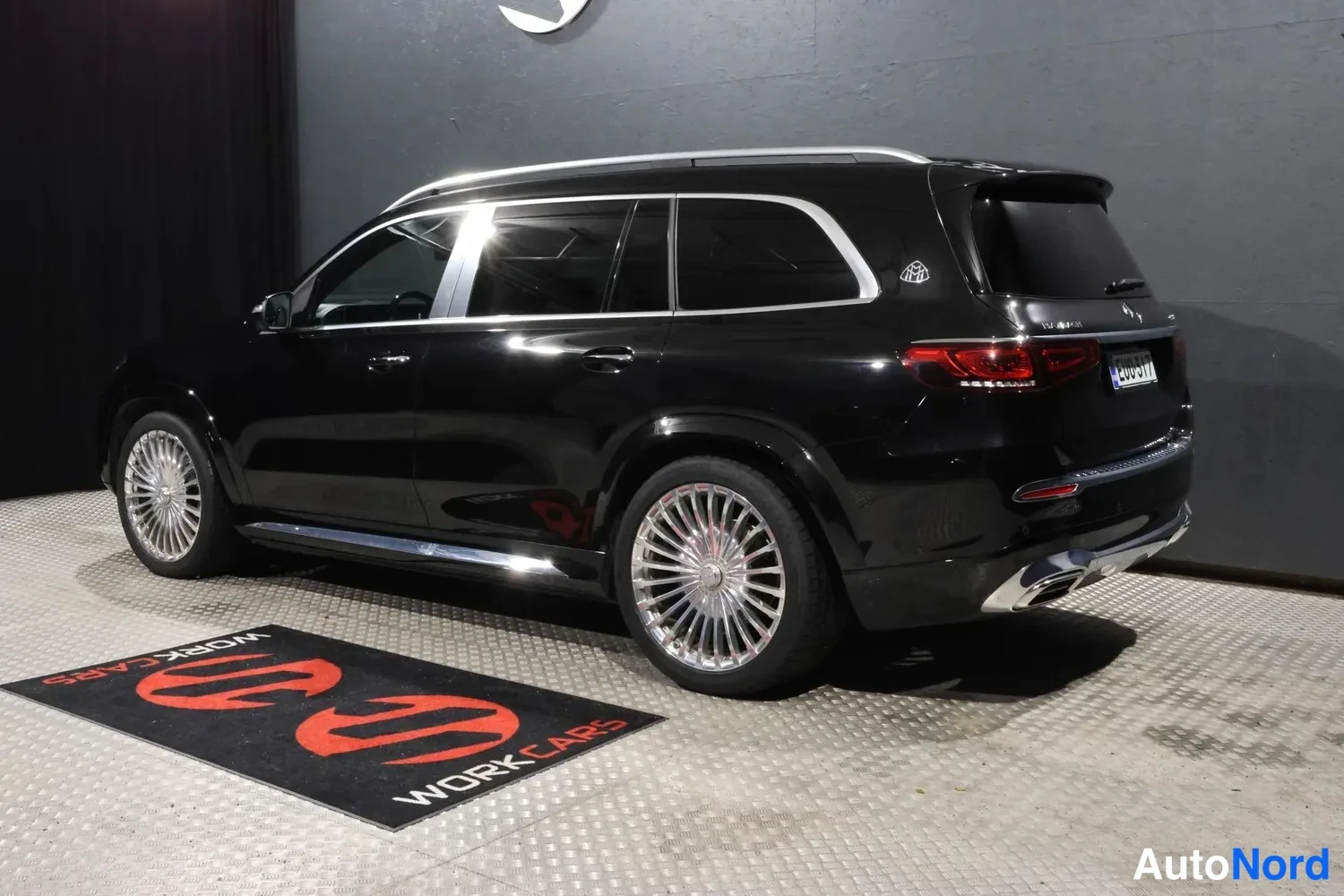 Musta Mercedes-Benz GLS 2023, takaviisto, kuva 7