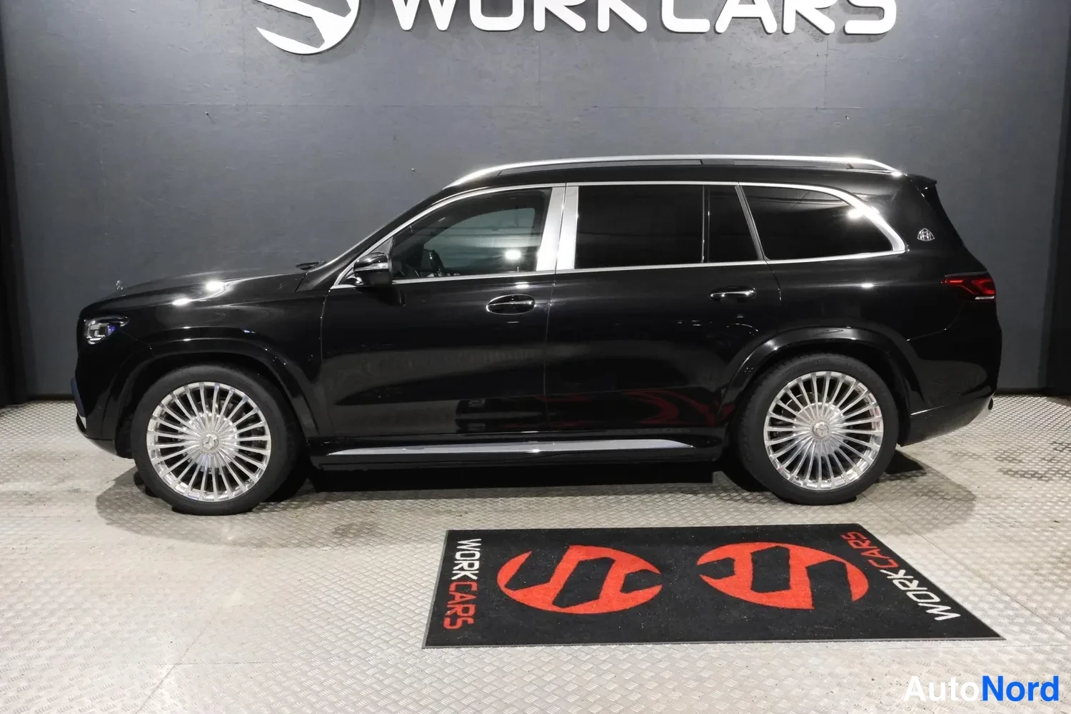 Musta Mercedes-Benz GLS 2023, takaviisto, kuva 8
