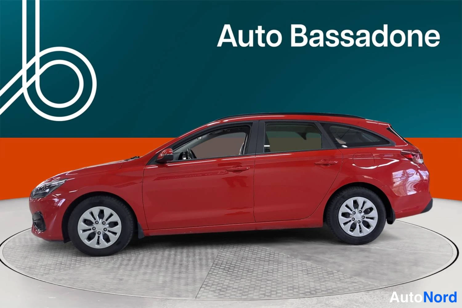 Punainen Hyundai I30 2025, sivulta, kuva 5