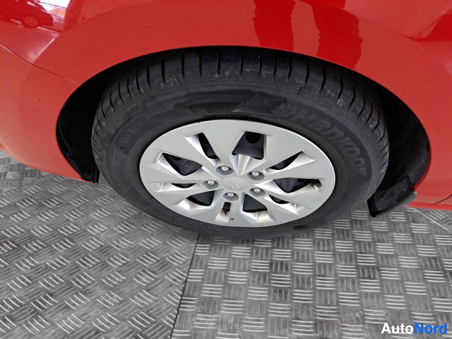 Punainen Hyundai I30 2025, yksityiskohta, kuva 15