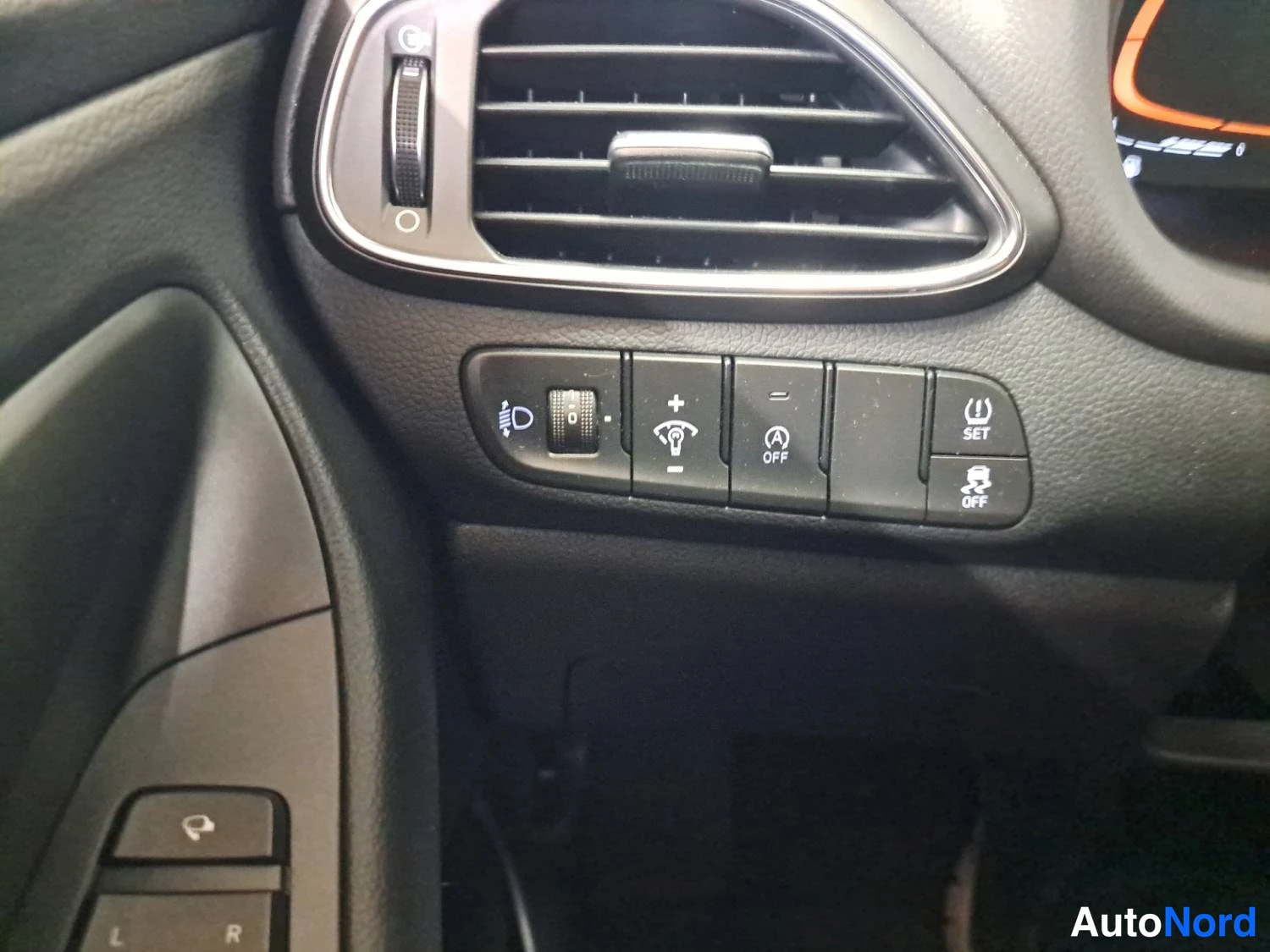 Punainen Hyundai I30 2025, yksityiskohta, kuva 24