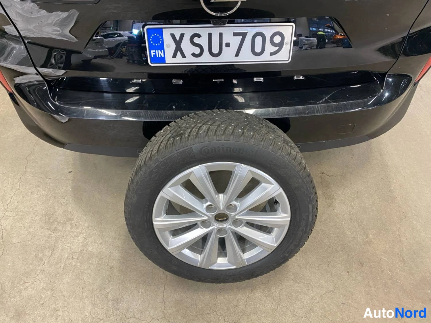 Musta Opel Astra 2024, takaa, kuva 9