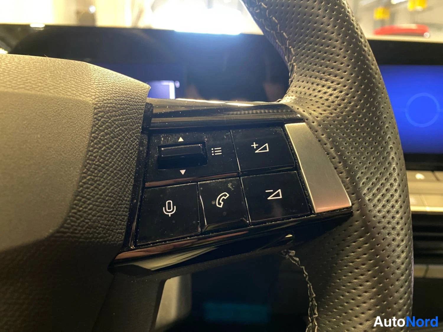 Musta Opel Astra 2024, yksityiskohta, kuva 19