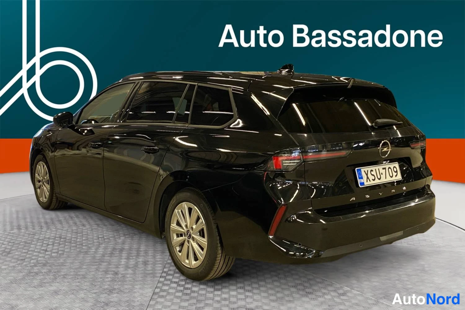 Musta Opel Astra 2024, takaviisto, kuva 6