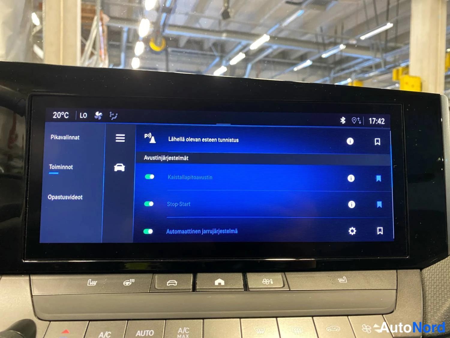 Musta Opel Astra 2024, yksityiskohta, kuva 21
