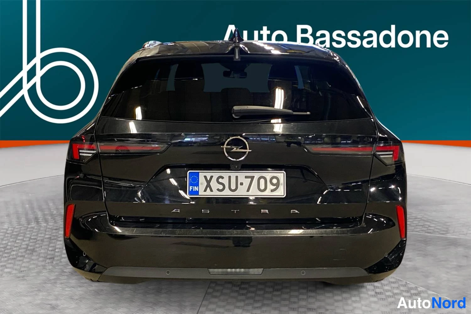 Musta Opel Astra 2024, takaa, kuva 8