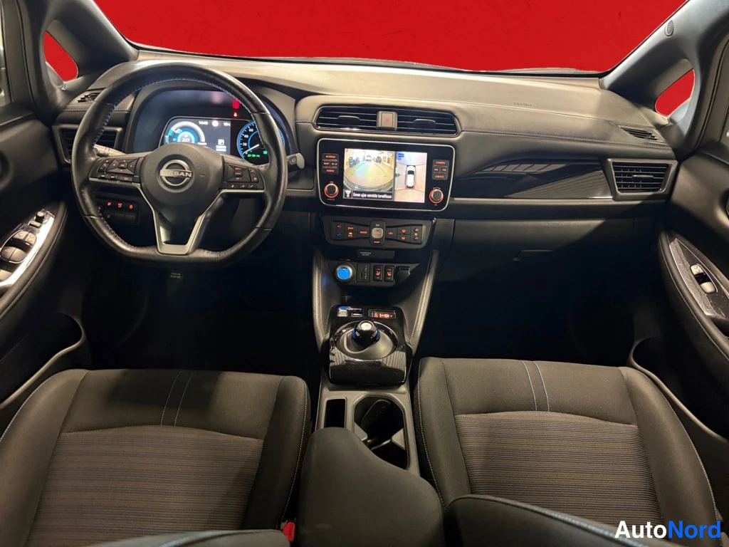 Harmaa Nissan Leaf 2022, ohjaamo, kuva 9