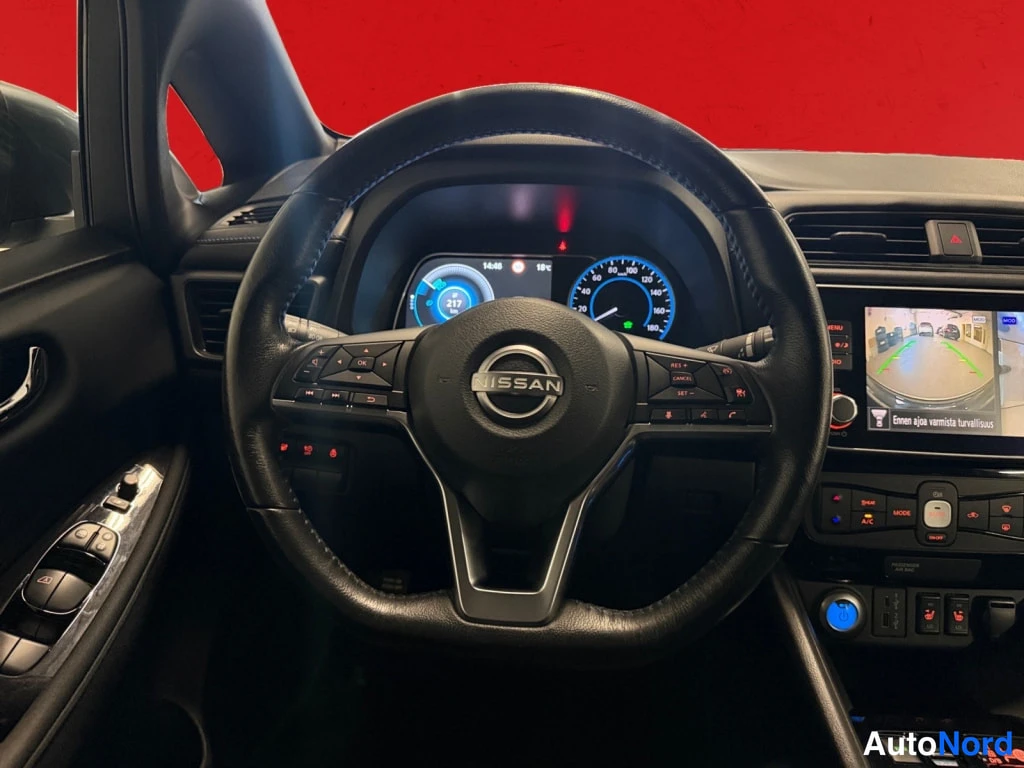 Harmaa Nissan Leaf 2022, ohjaamo, kuva 10
