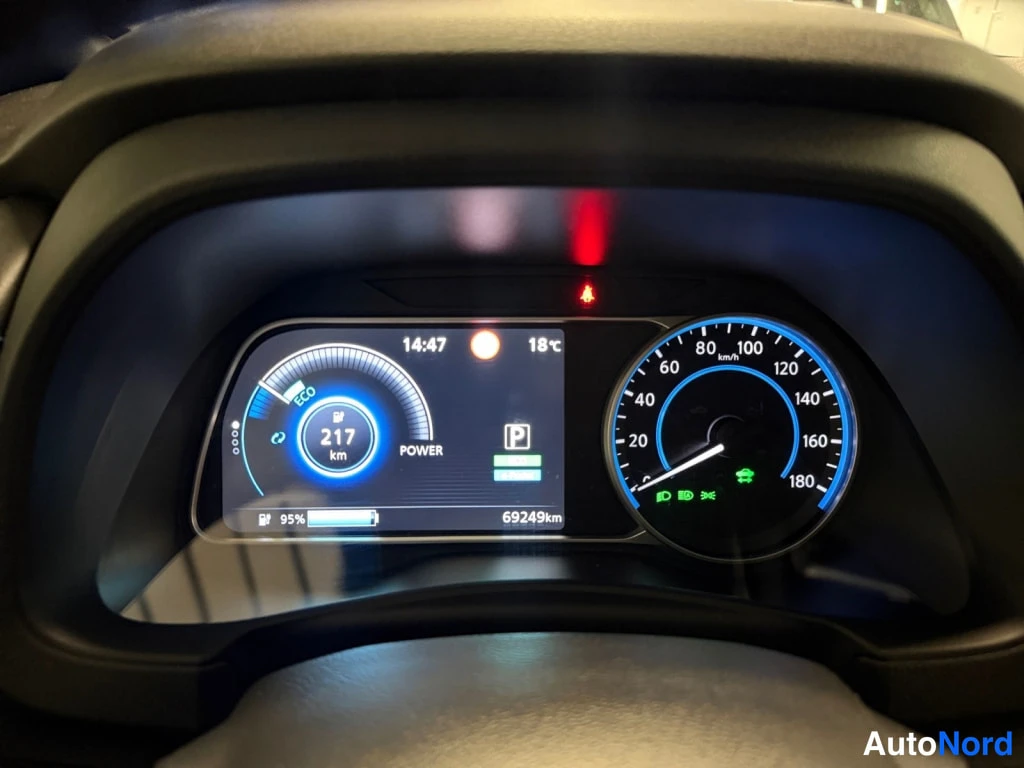 Harmaa Nissan Leaf 2022, yksityiskohta, kuva 21