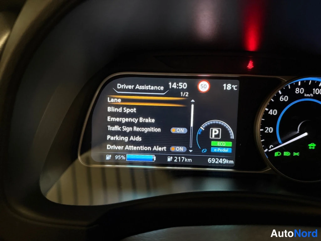 Harmaa Nissan Leaf 2022, kuva 24