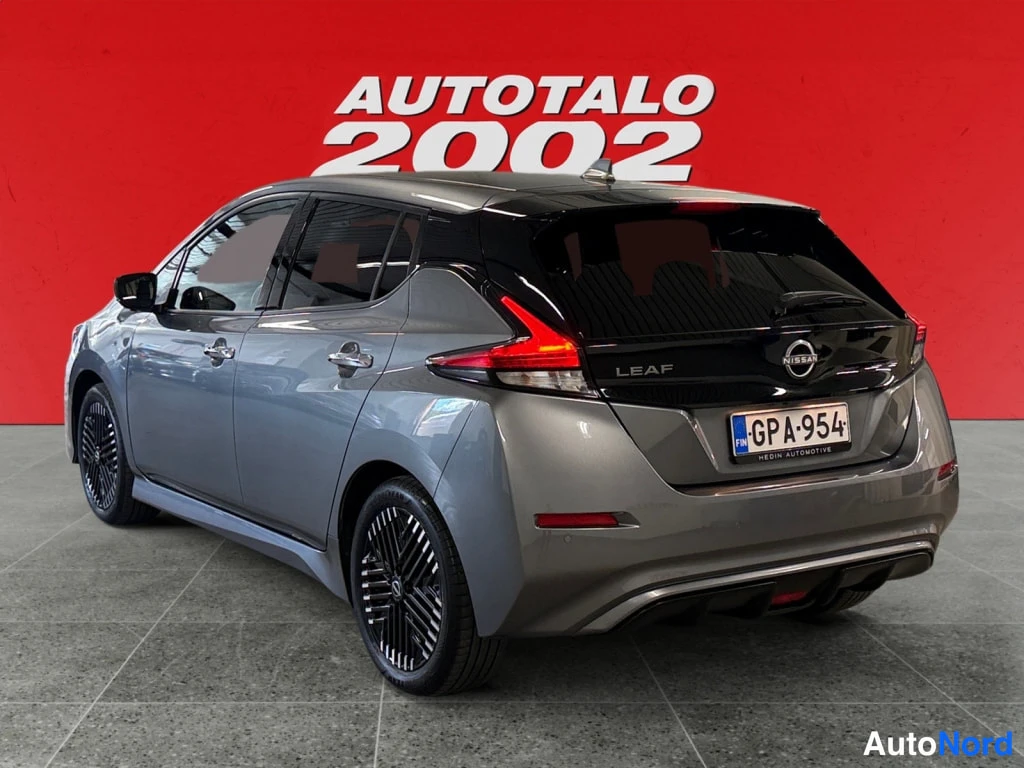 Harmaa Nissan Leaf 2022, takaviisto, kuva 7