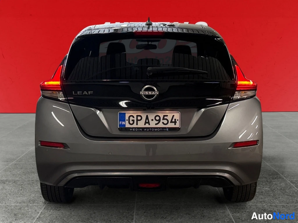 Harmaa Nissan Leaf 2022, takaa, kuva 8