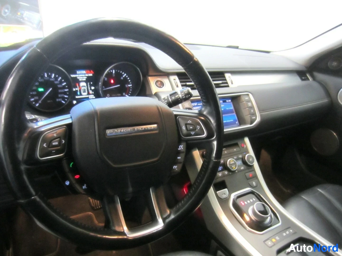 Musta Land Rover Range Rover Evoque 2012, ohjaamo, kuva 11