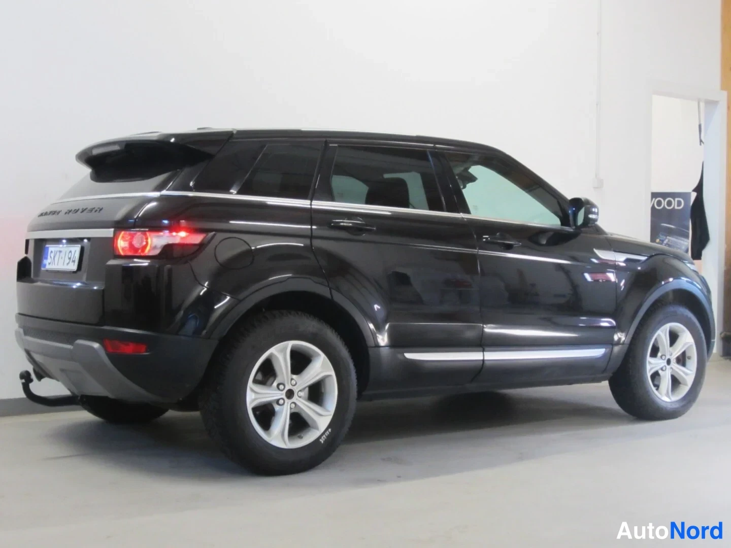 Musta Land Rover Range Rover Evoque 2012, takaviisto, kuva 7