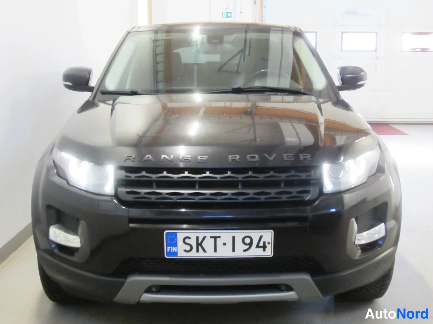 Musta Land Rover Range Rover Evoque 2012, edestä, kuva 3