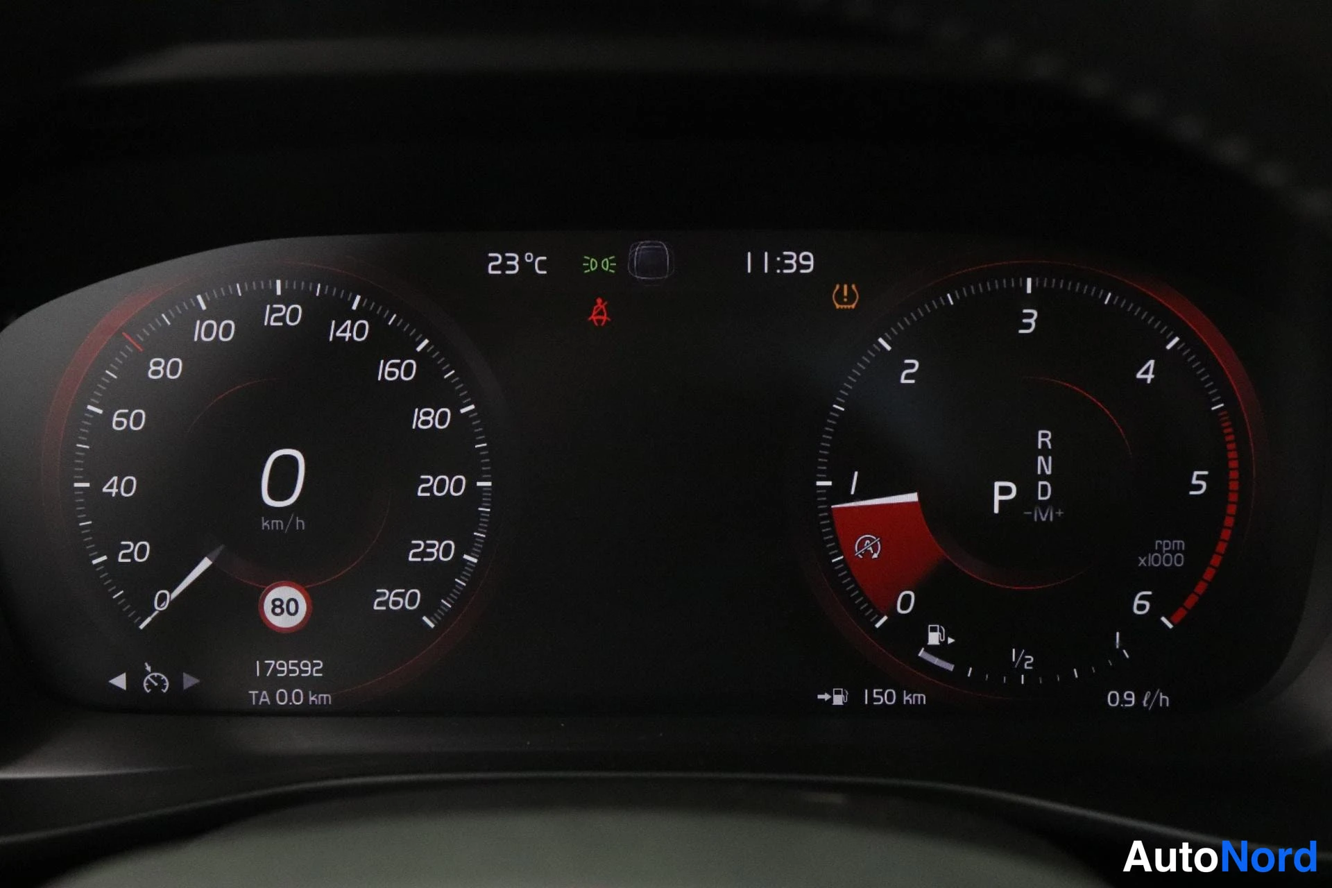 Valkoinen Volvo XC40 2019, yksityiskohta, kuva 11
