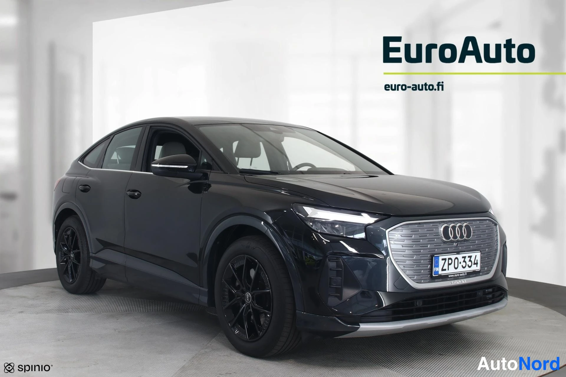 Musta Audi Q4 e-tron 2022, etuviisto, keula oikealle, kuva 3