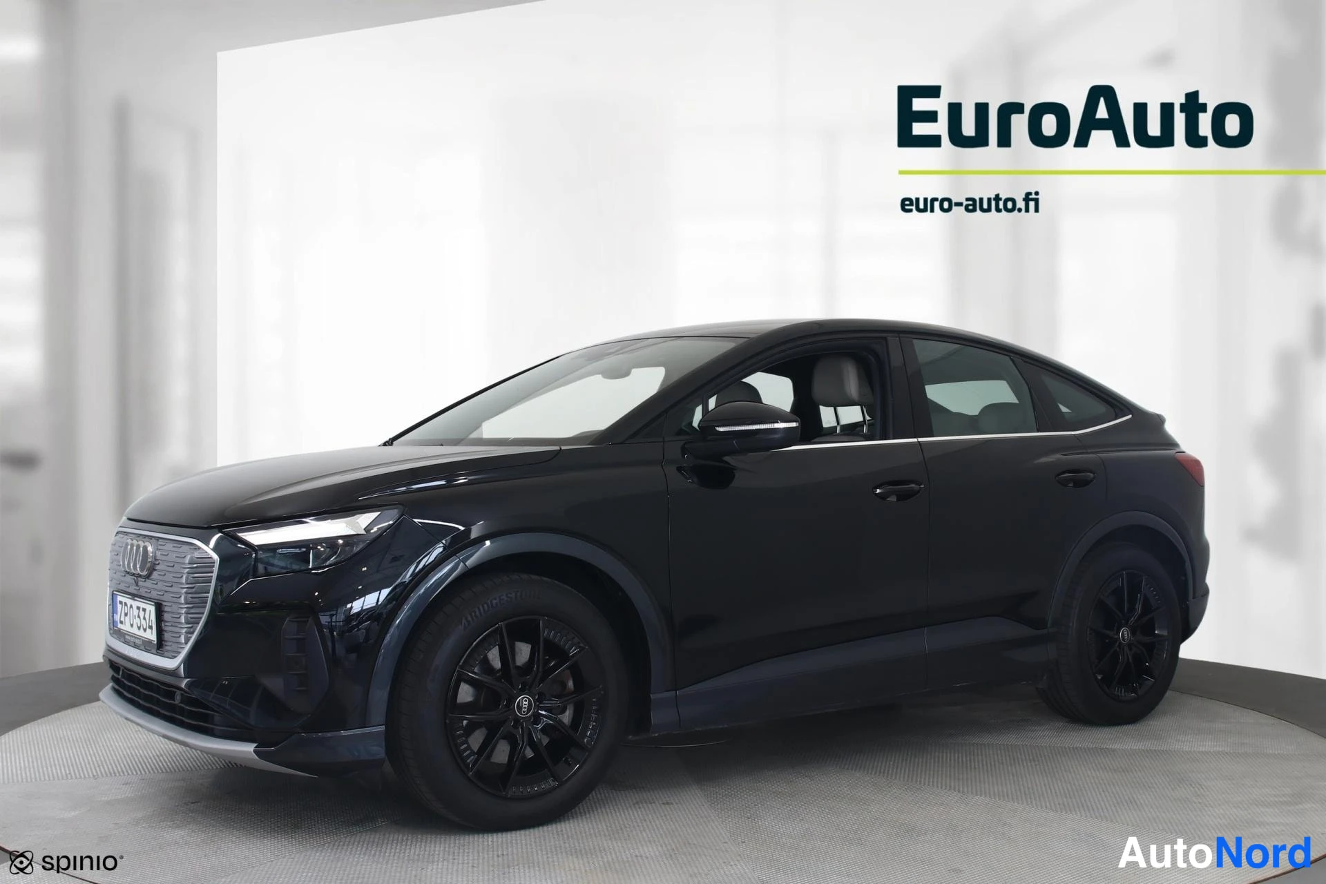 Musta Audi Q4 e-tron 2022, etuviisto, keula vasemmalle, kuva 2