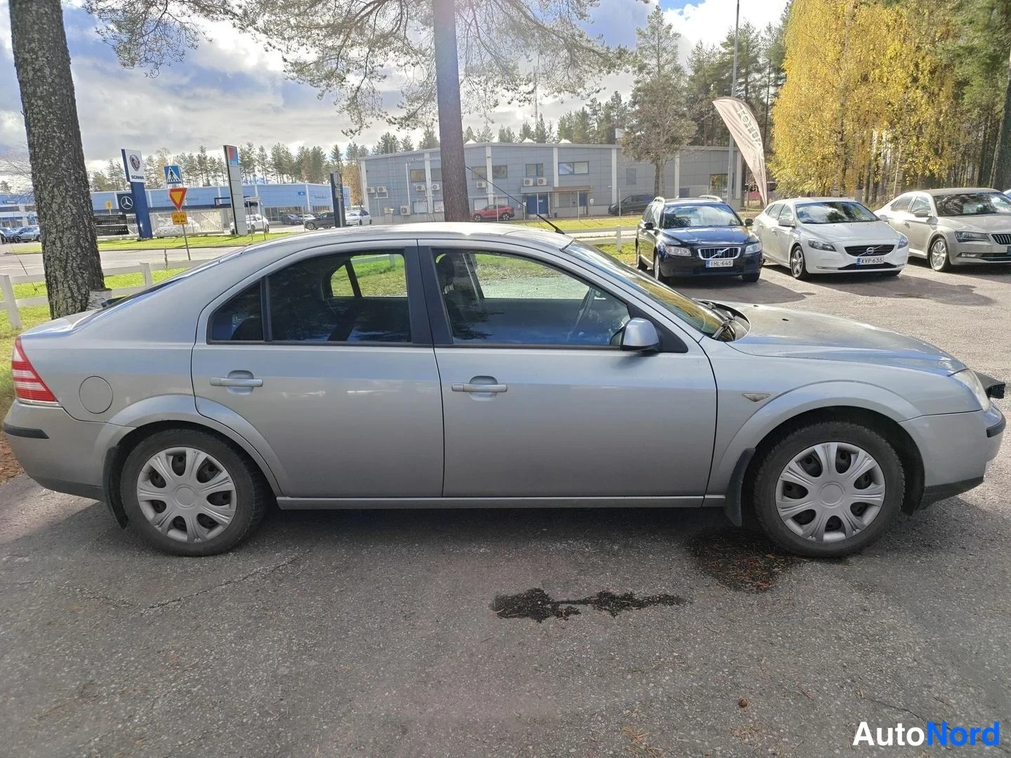 Harmaa Ford Mondeo 2005, sivulta, kuva 3