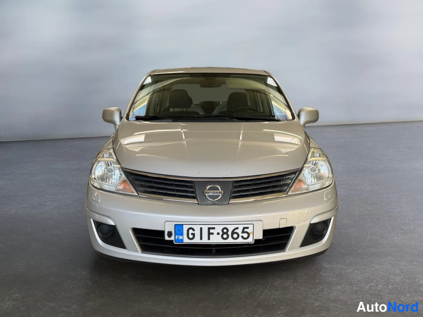 Hopea Nissan Tiida 2009, edestä, kuva 3