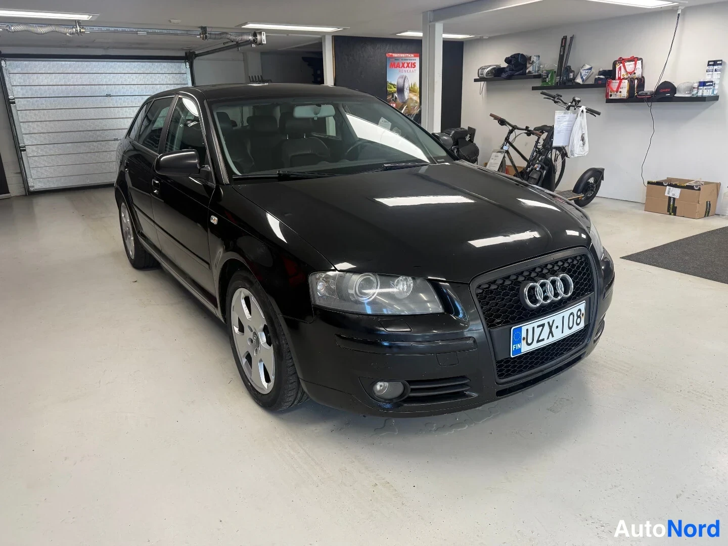 Musta Audi A3 2006, etuviisto, keula oikealle, kuva 2