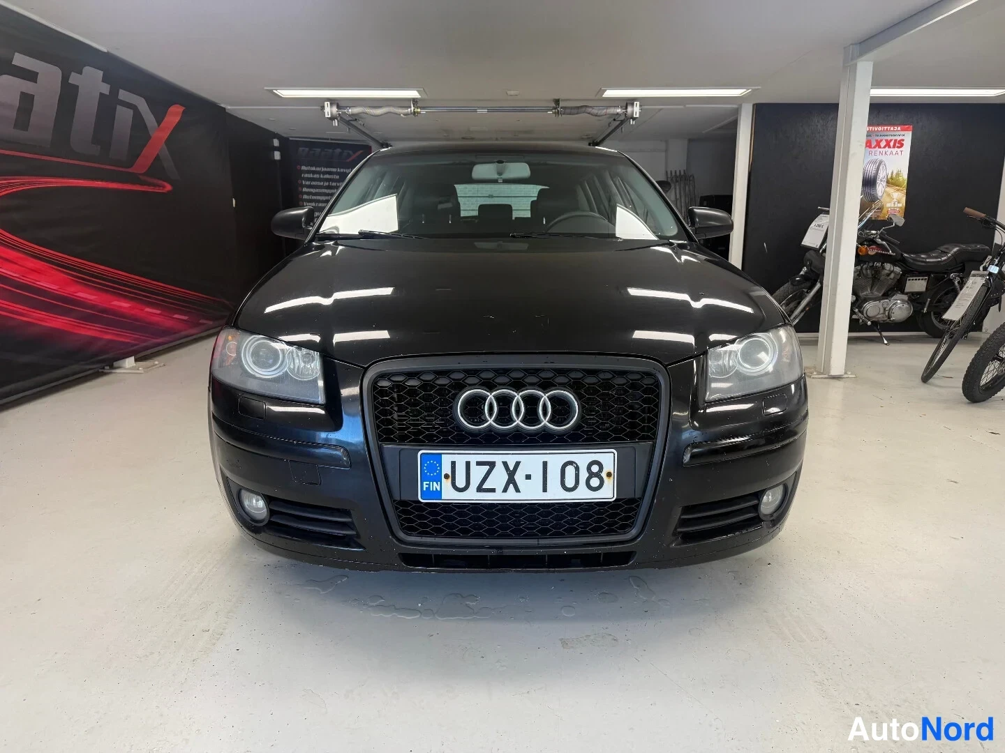 Musta Audi A3 2006, edestä, kuva 3
