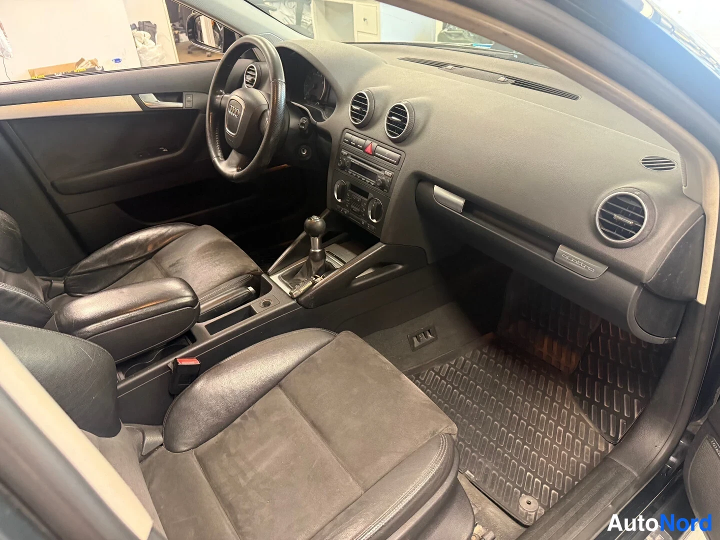 Musta Audi A3 2006, ohjaamo, kuva 6
