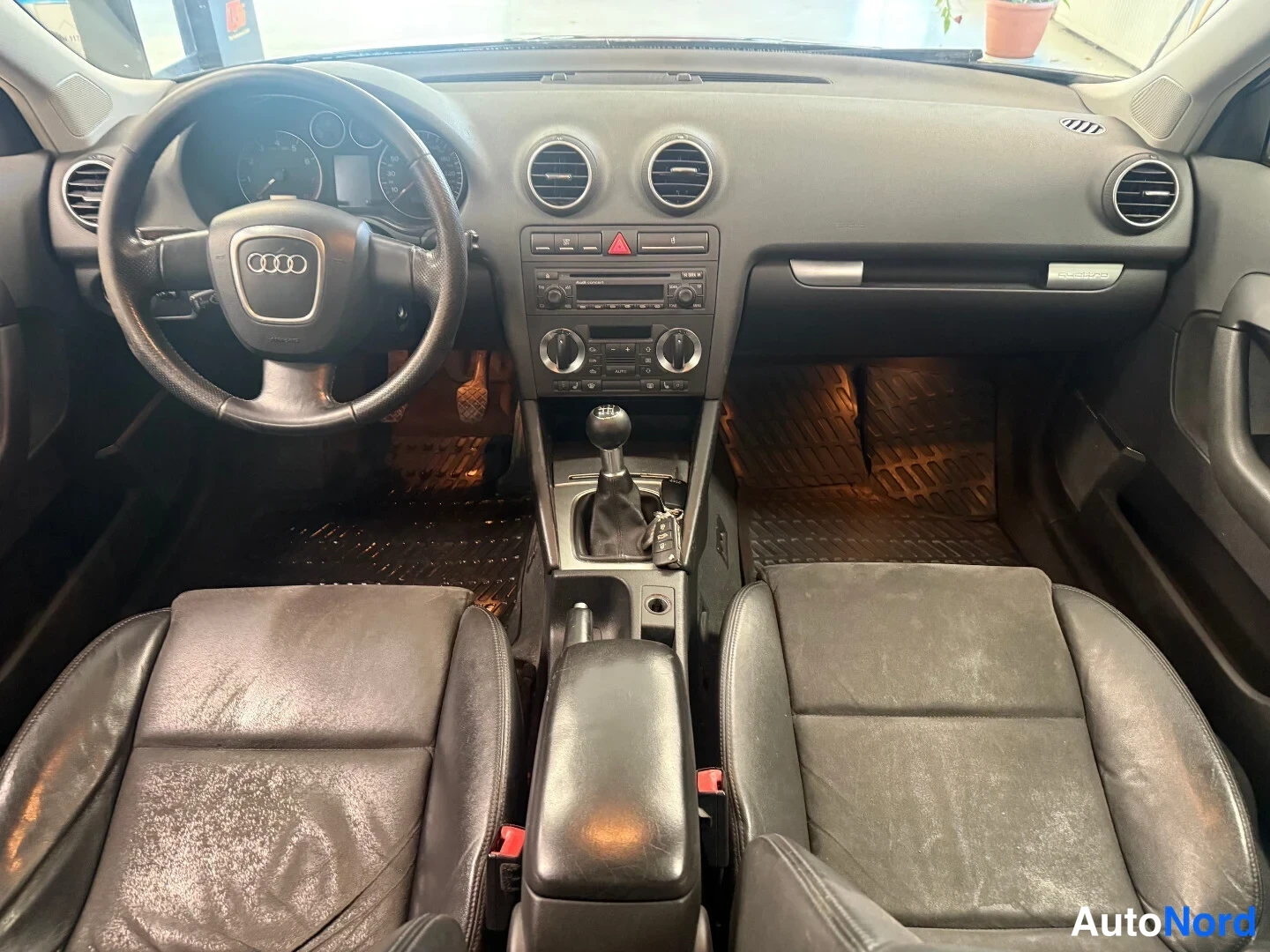 Musta Audi A3 2006, ohjaamo, kuva 7
