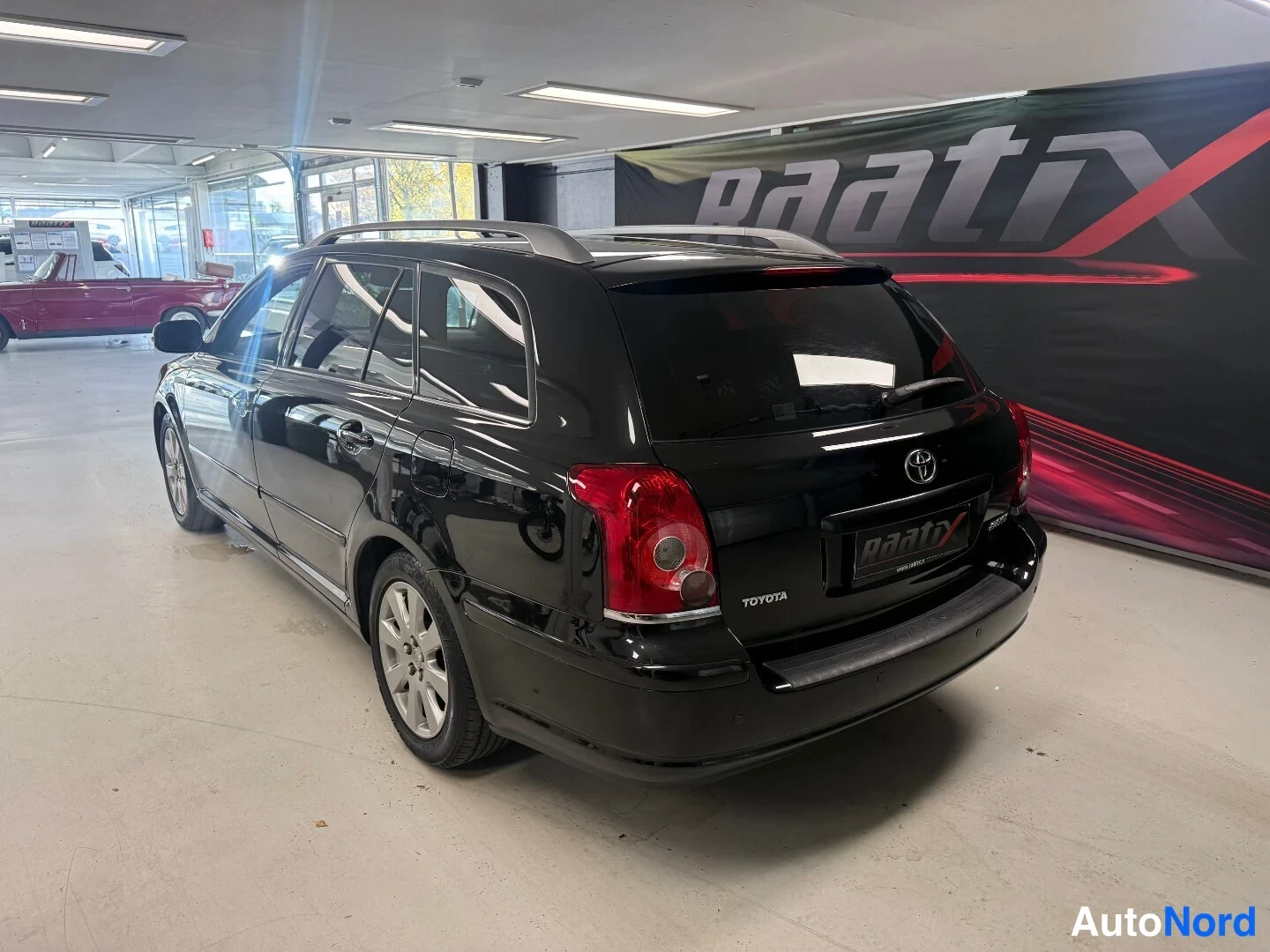 Musta Toyota Avensis 2008, takaviisto, kuva 5