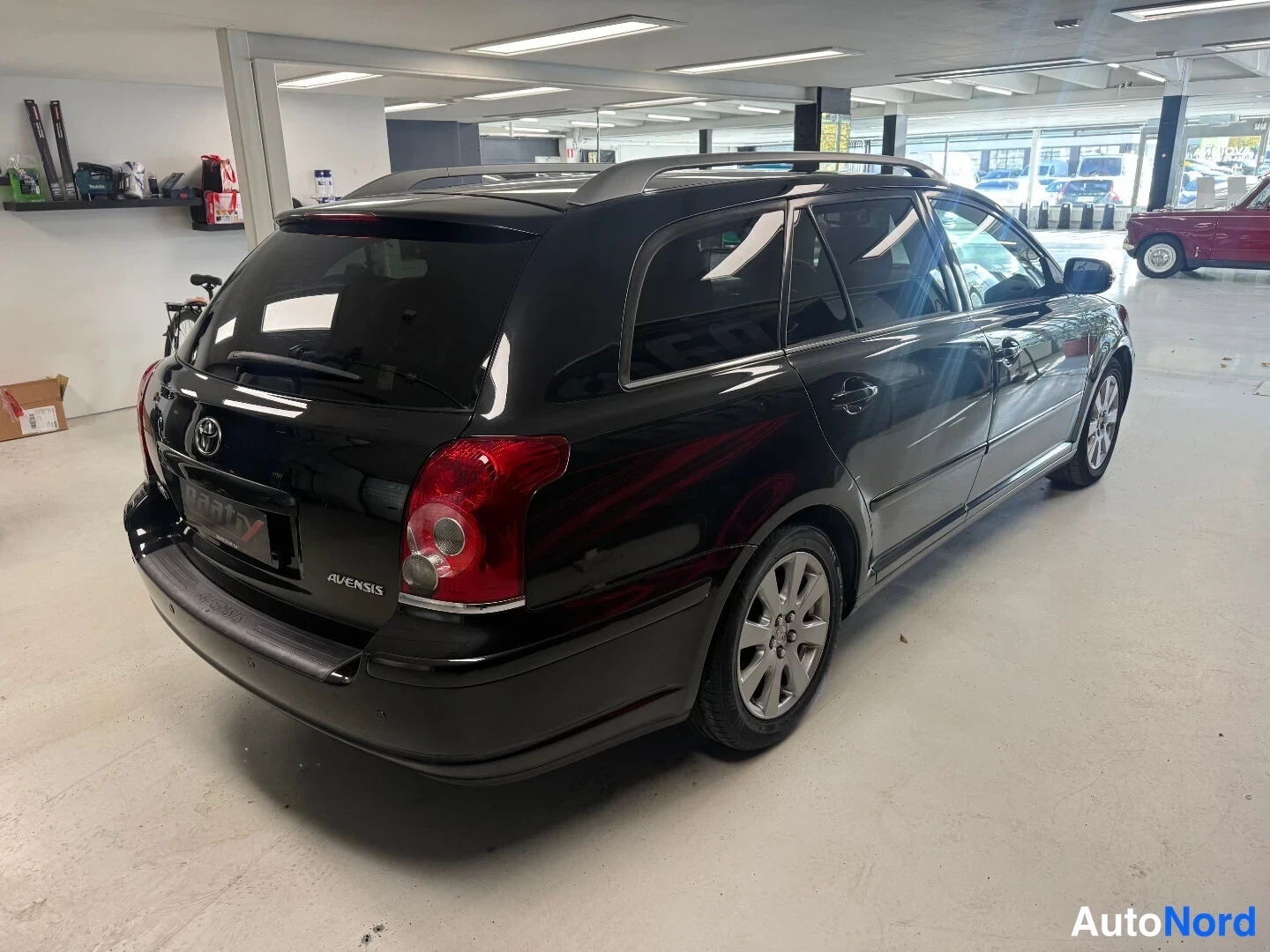 Musta Toyota Avensis 2008, takaviisto, kuva 4