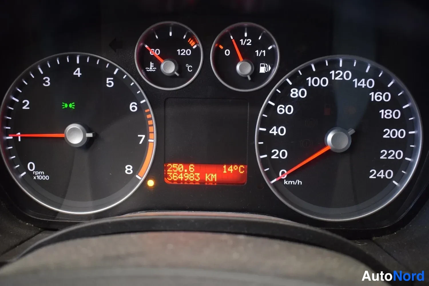 Sininen Ford Focus 2008, yksityiskohta, kuva 4