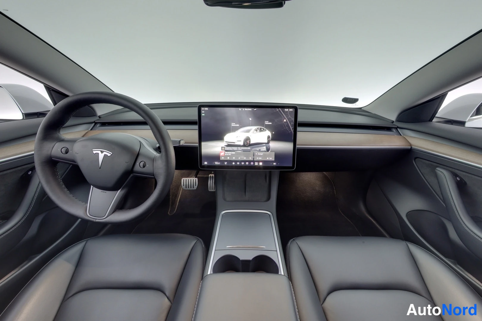 Valkoinen Tesla Model 3 2022, ohjaamo, kuva 8