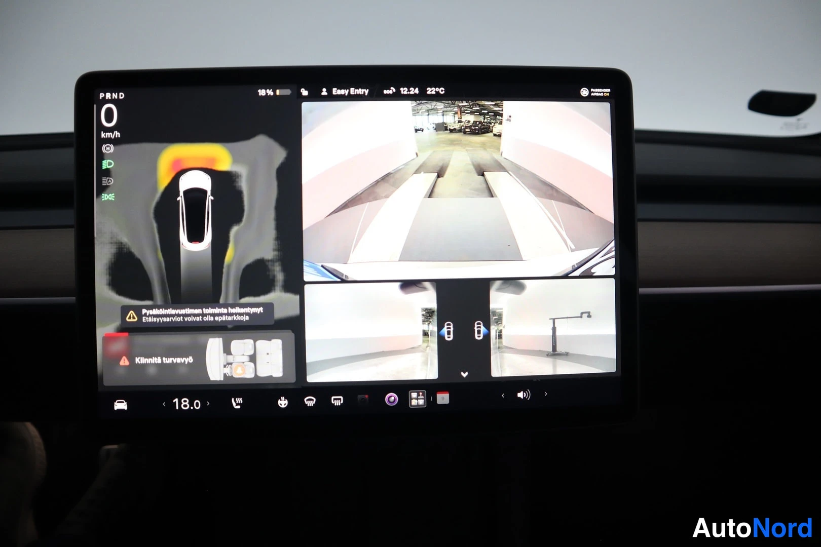 Valkoinen Tesla Model 3 2022, yksityiskohta, kuva 17