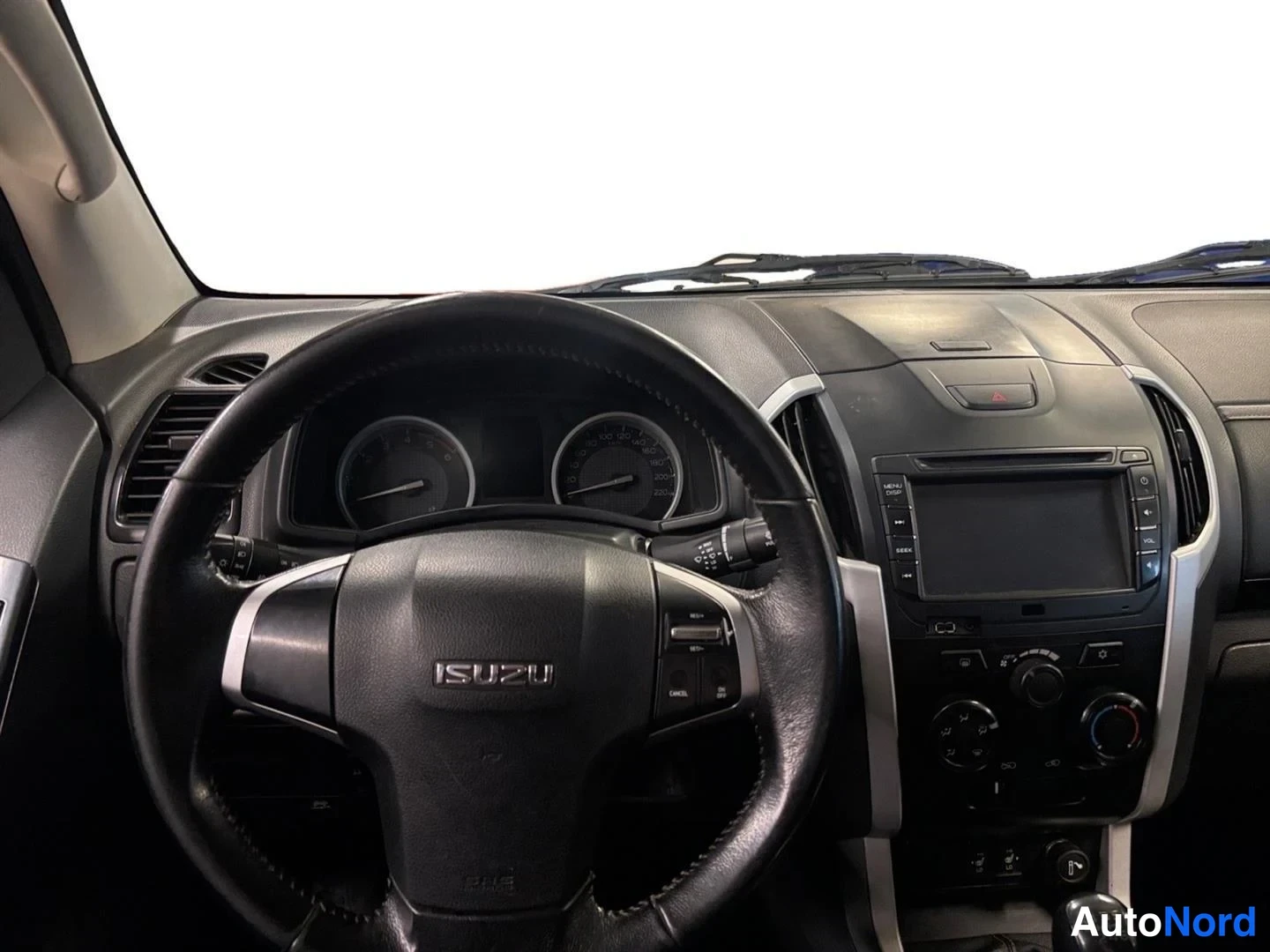 Harmaa Isuzu D-Max 2018, yksityiskohta, kuva 15