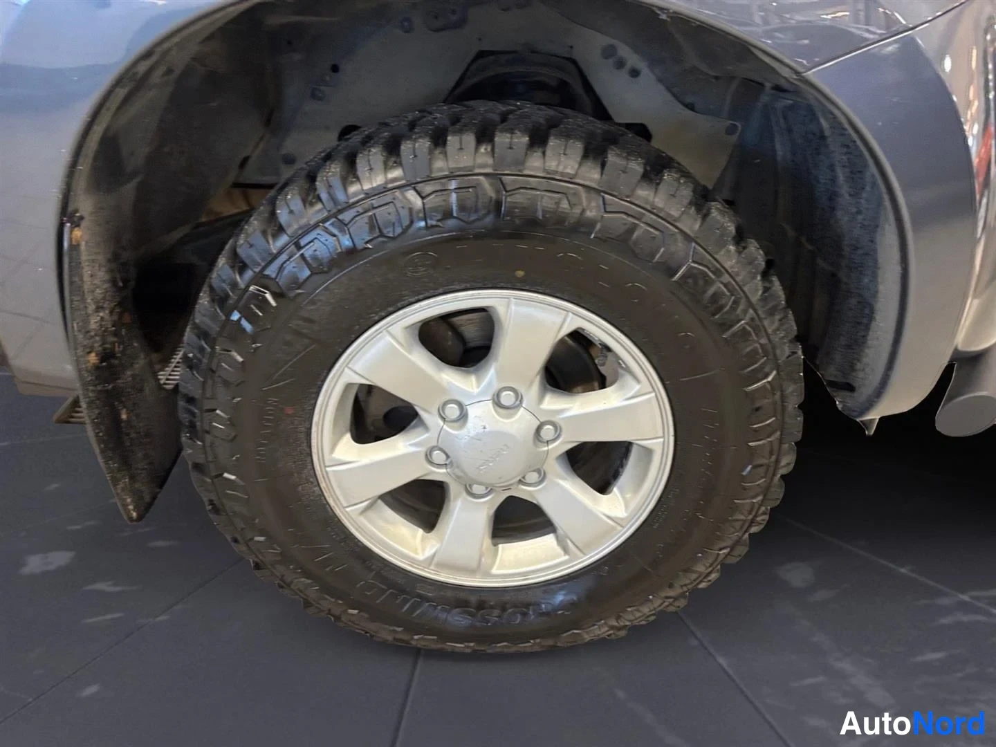 Harmaa Isuzu D-Max 2018, kuva 23