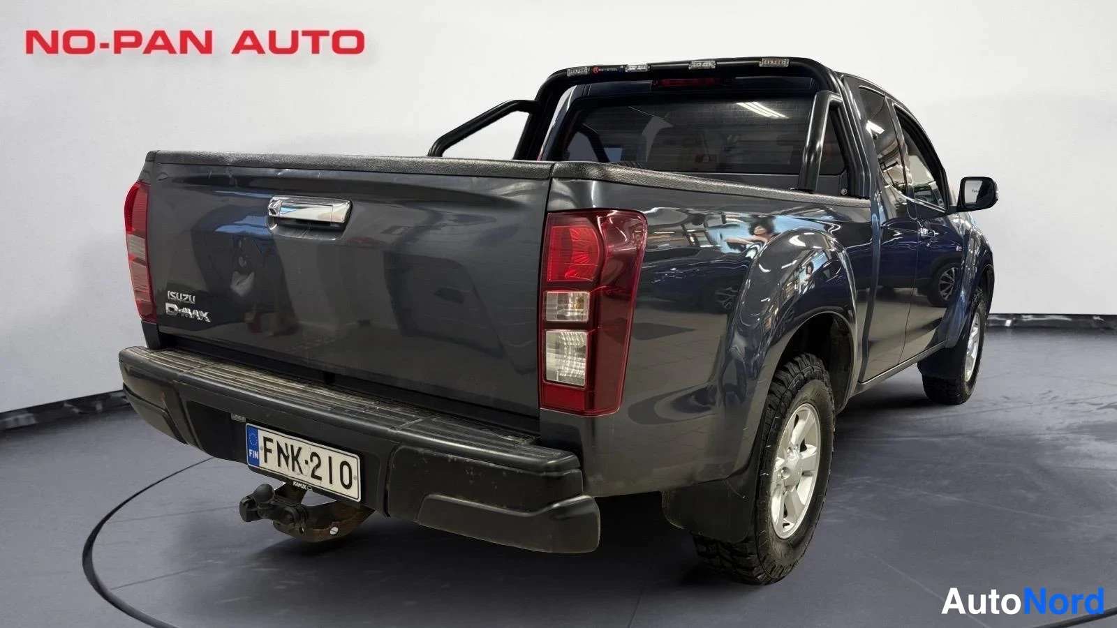 Harmaa Isuzu D-Max 2018, takaviisto, kuva 7