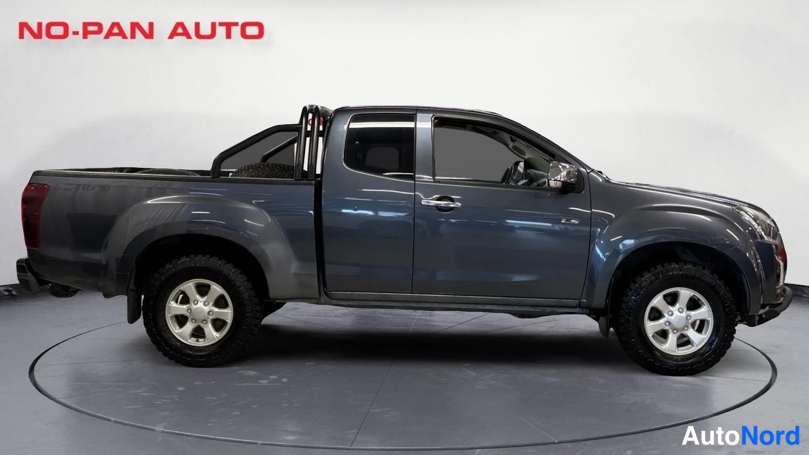 Harmaa Isuzu D-Max 2018, sivulta, kuva 4