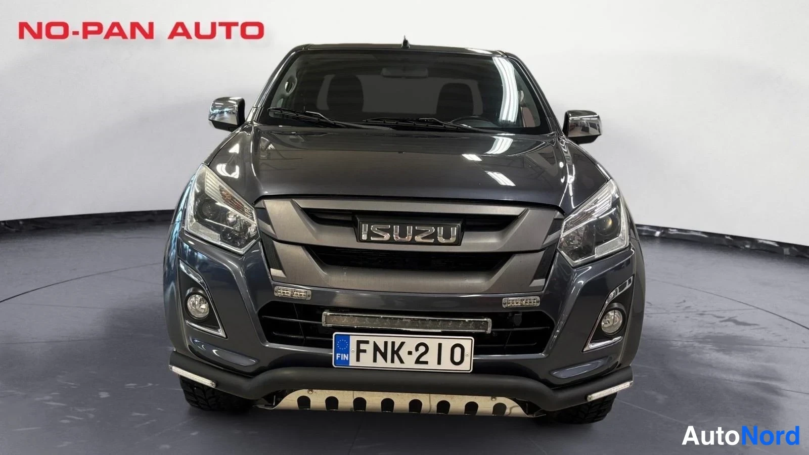 Harmaa Isuzu D-Max 2018, edestä, kuva 3