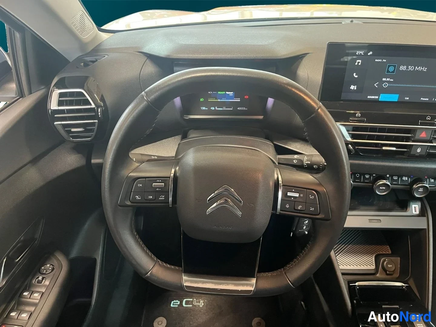 Valkoinen Citroen E-c4 2023, ohjaamo, kuva 10